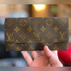 Louis Vuitton Vintage Sarah Long Wallet in Classic Monogram Canvas